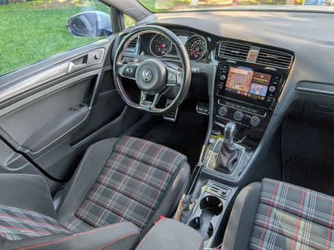 Used 2018 Volkswagen GTI SE image 15
