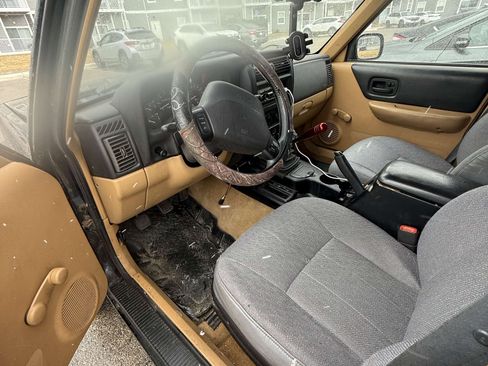 Used 1997 Jeep Cherokee SE image 2