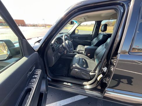 Used 2012 Jeep Liberty Sport image 10