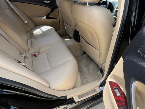 Used 2007 Lexus IS 350 w/ Luxury Plus Pkg RWD image 4