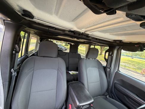 Used 2018 Jeep Wrangler Unlimited Sport AWD/4WD image 13