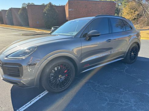 Used 2021 Porsche Cayenne GTS image 4