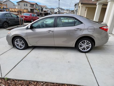 Used 2015 Toyota Corolla LE image 10