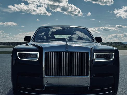 Used 2022 Rolls-Royce Phantom Sedan w/ The Phantom Package image 8