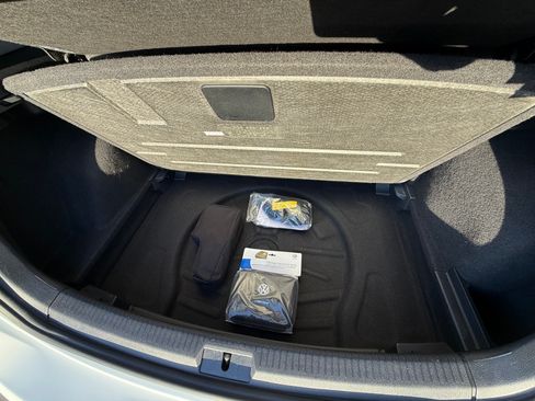 Used 2016 Volkswagen e-Golf SE w/ DC Fast Charging Package FWD image 19