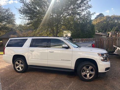 Used 2017 Chevrolet Suburban LT w/ Luxury Package image 1