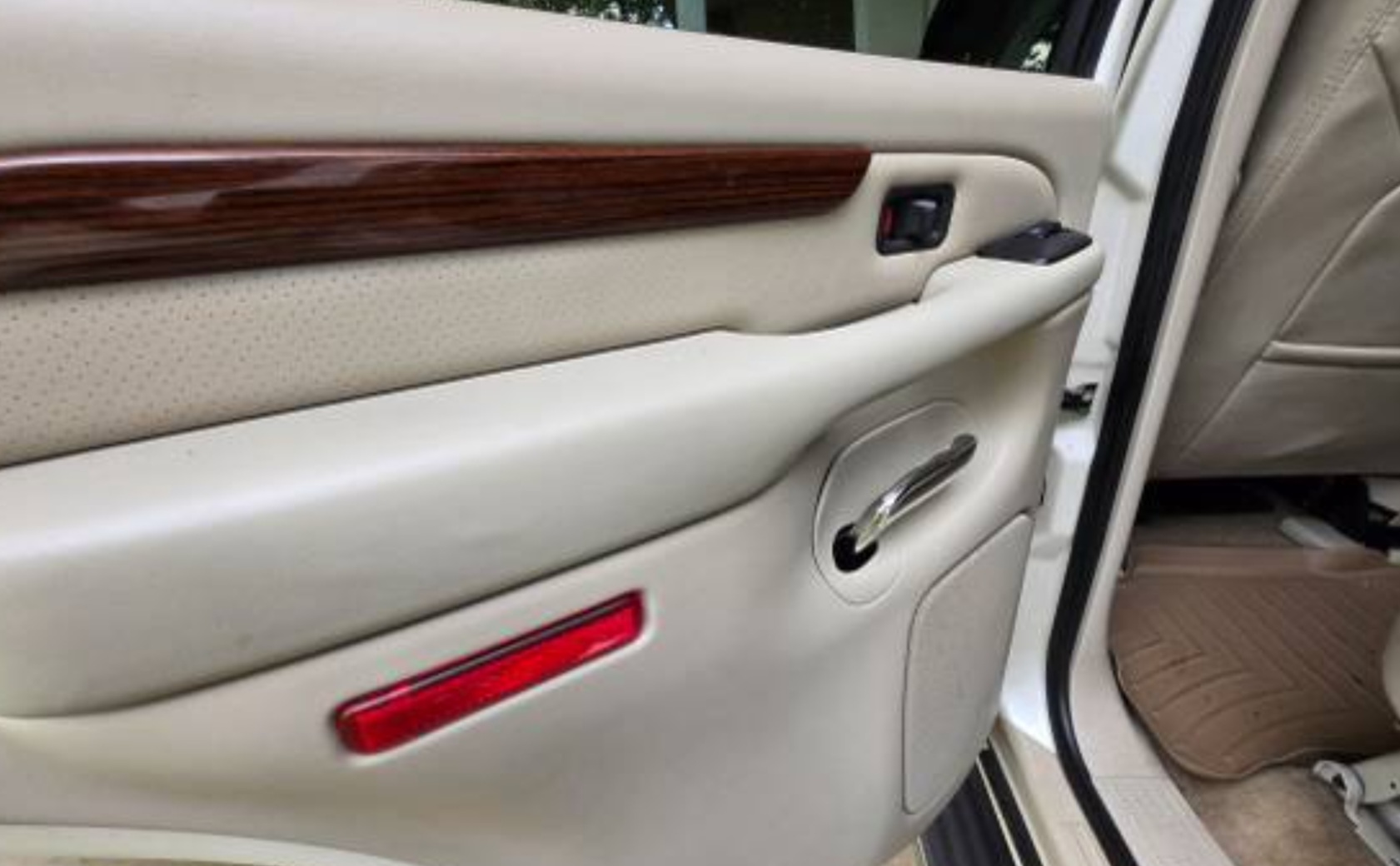 Used 2004 Cadillac Escalade AWD image 13