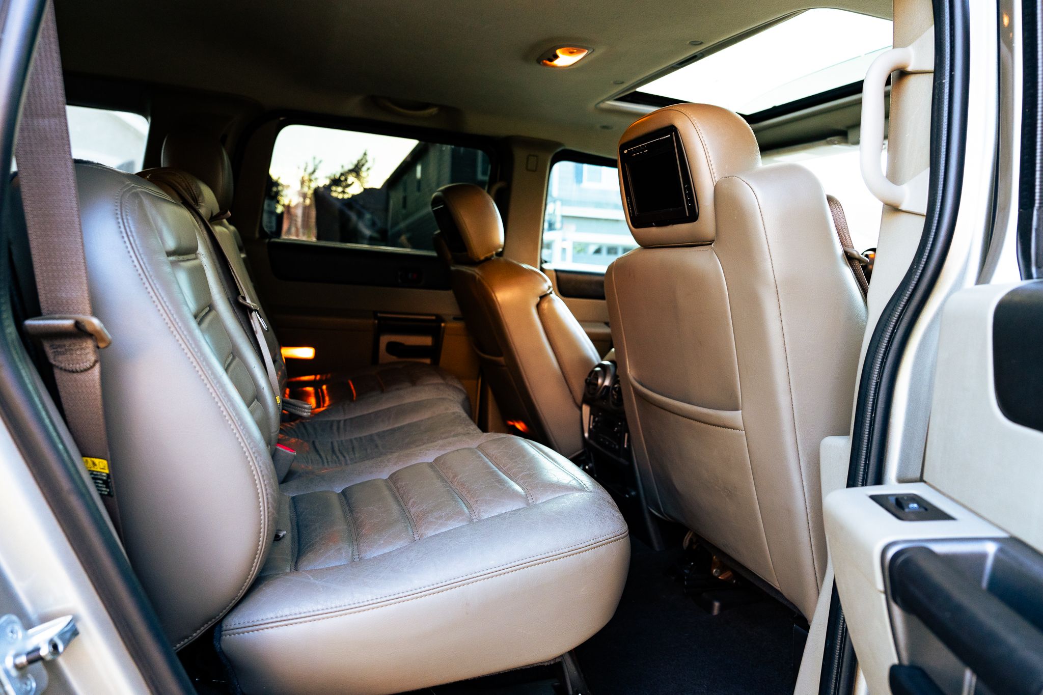 Used 2004 HUMMER H2 w/ Preferred Equipment Group AWD/4WD image 10