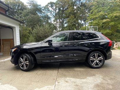 Used 2021 Volvo XC60 T5 Momentum w/ Premium Package
