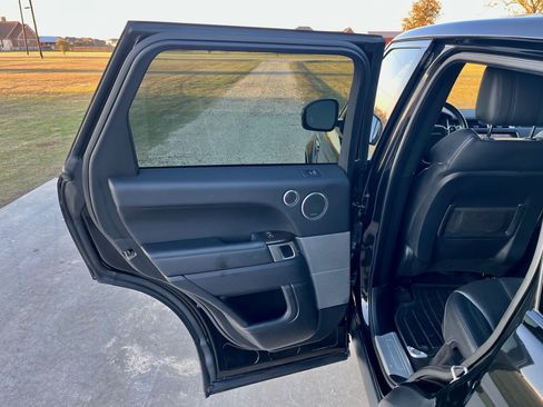 Used 2017 Land Rover Range Rover Sport HSE image 11