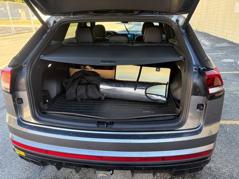 Used 2025 Volkswagen Atlas Cross Sport SEL R-Line image 9