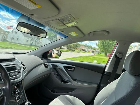 Used 2015 Hyundai Elantra SE FWD image 4