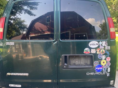 Used 2003 Chevrolet Express 1500 w/ Preferred Equipment Group 4 RWD image 5