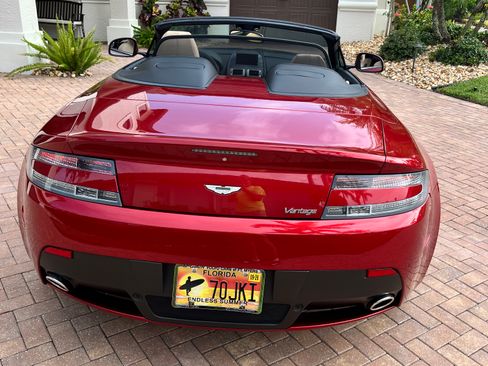 Used 2015 Aston Martin V8 Vantage Roadster RWD image 8