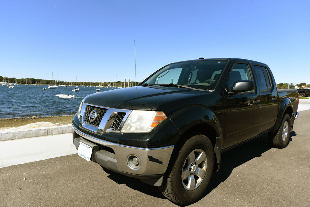 Used 2011 Nissan Frontier SV w/ SV Premium Utility Pkg AWD/4WD image 2