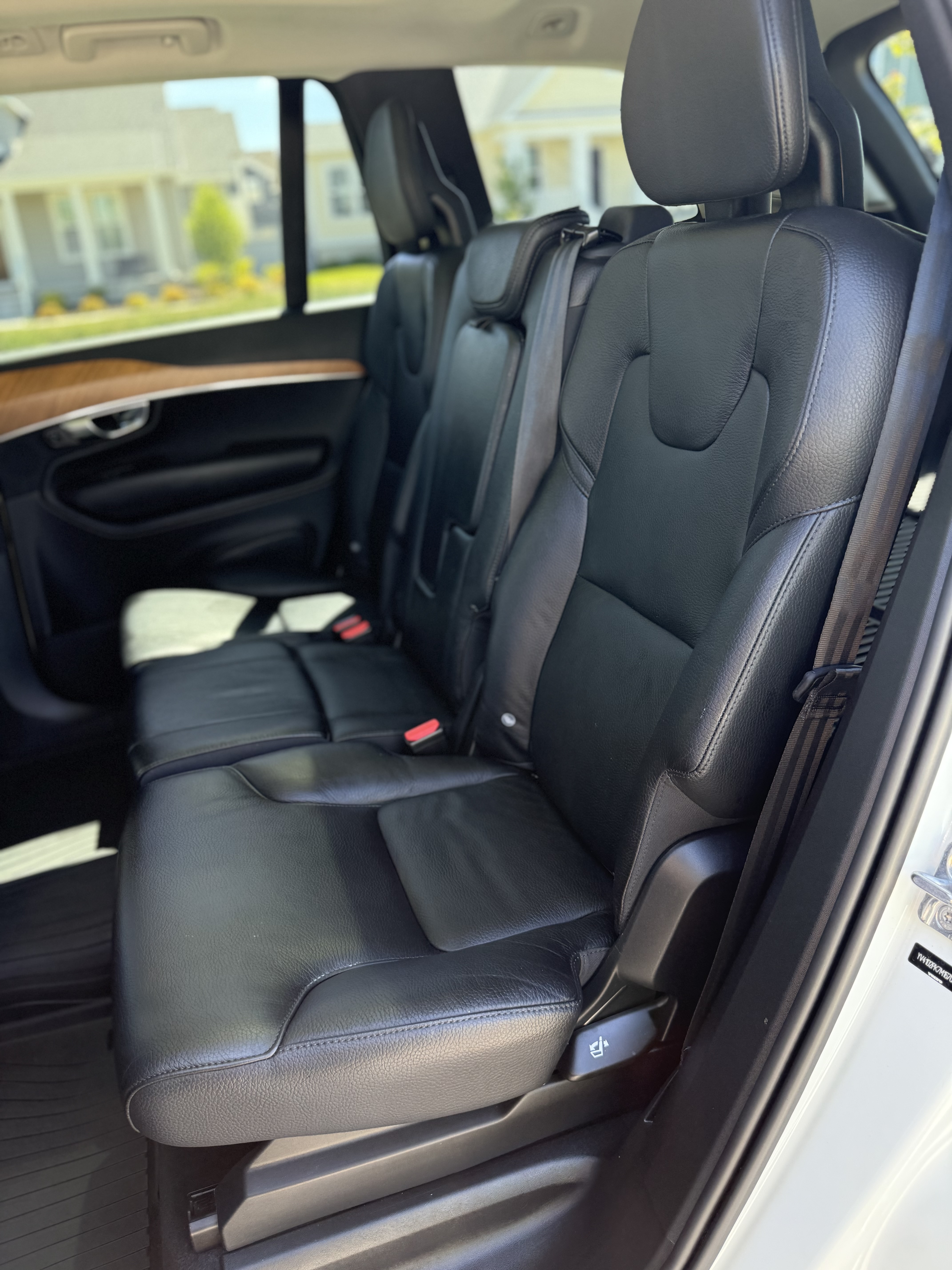 Used 2021 Volvo XC90 T5 Momentum w/ Protection Package AWD/4WD image 16
