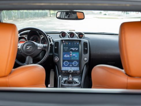 Used 2009 Nissan 370Z Touring w/ Sport Pkg image 32