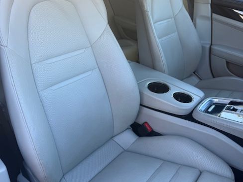 Used 2018 Porsche Panamera image 10