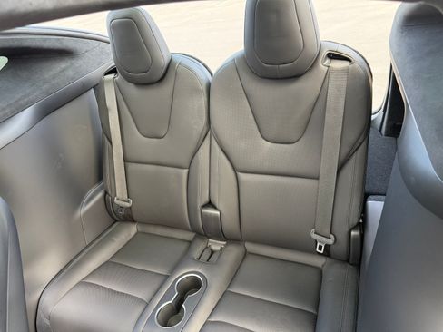 Used 2022 Tesla Model X Plaid image 9