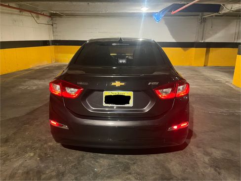 Used 2017 Chevrolet Cruze LT w/ Convenience Package image 5