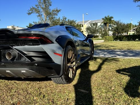 Used 2024 Lamborghini Huracan Sterrato image 8