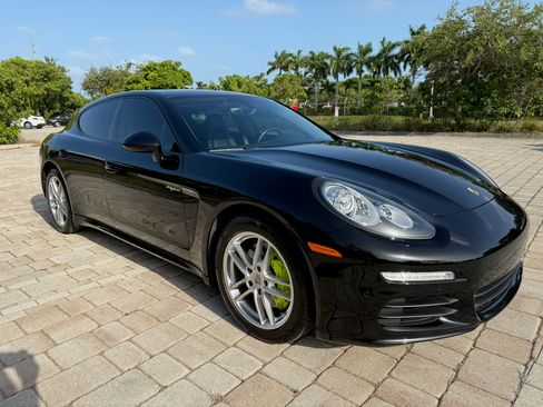 Used 2015 Porsche Panamera S RWD image 2