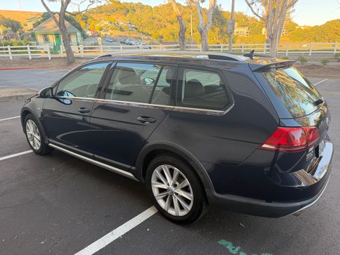 Used 2017 Volkswagen Golf Alltrack SE AWD/4WD image 4