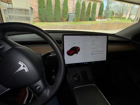 Used 2021 Tesla Model Y Long Range image 6