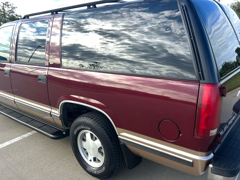Used 1999 GMC Suburban Sport Utility w/ Marketing Opt Pkg 3 image 26