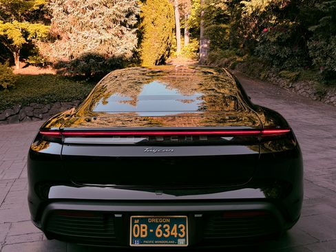 Used 2021 Porsche Taycan RWD image 11