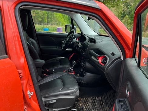 Used 2017 Jeep Renegade Trailhawk w/ Premium Trailhawk Package AWD/4WD image 5