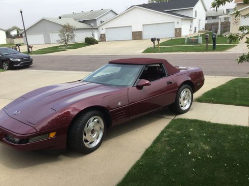 Used 1993 Chevrolet Corvette Convertible RWD image 6