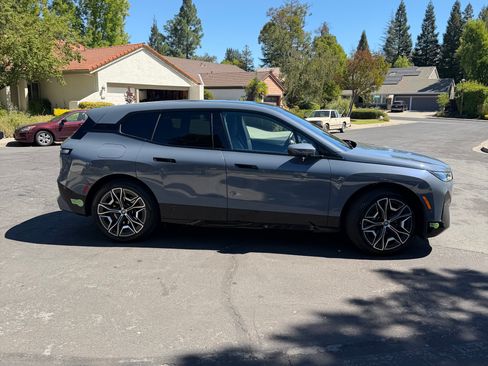 Used 2024 BMW iX xDrive50 w/ Premium Package AWD/4WD image 4