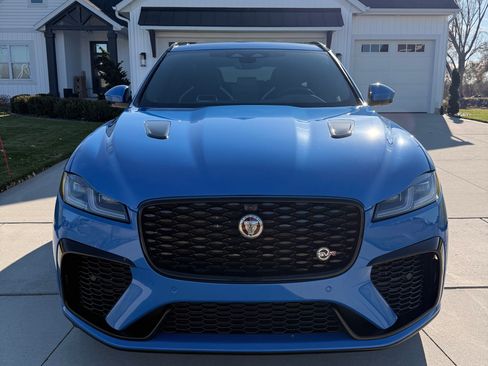 Used 2022 Jaguar F-PACE SVR image 2