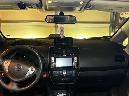 Used 2015 Nissan Leaf SV w/ LED & Quick Charge Package FWD image 14