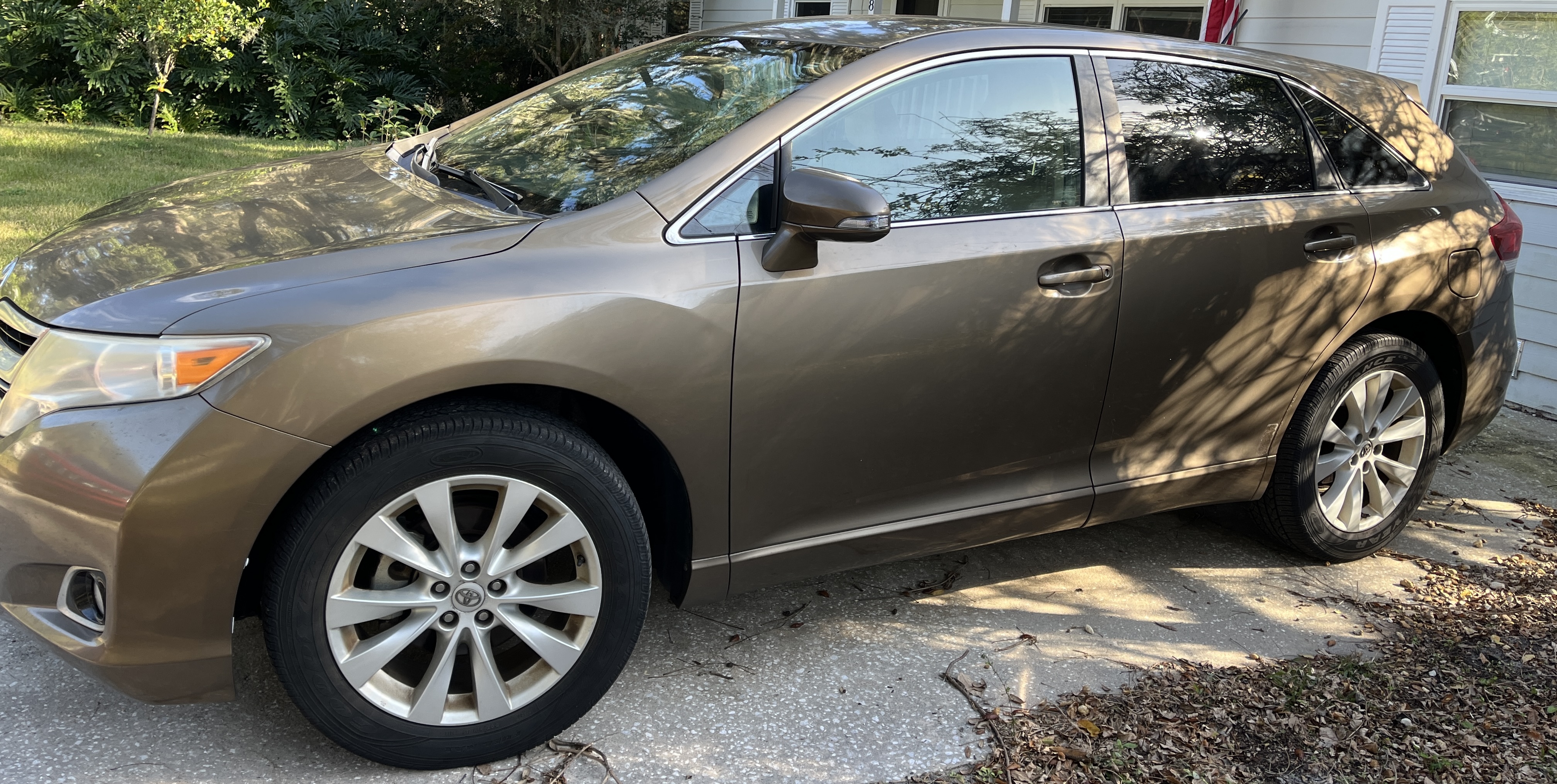 Used 2013 Toyota Venza LE w/ LE Convenience Pkg FWD image 2
