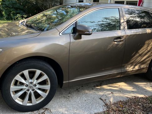 Used 2013 Toyota Venza LE image 2