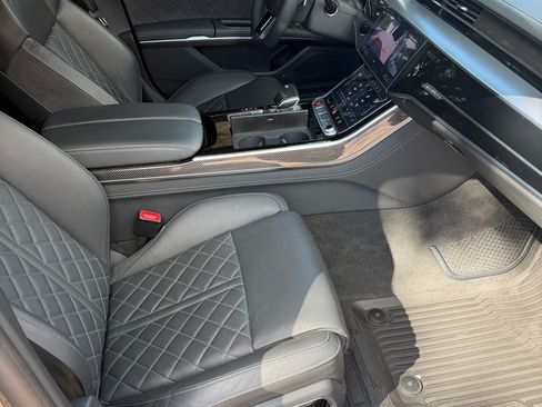 Used 2023 Audi S8 AWD/4WD image 13