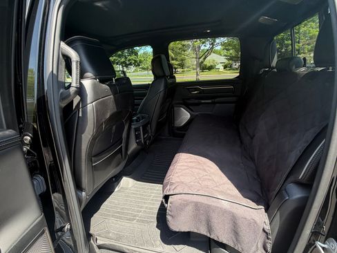 Used 2020 RAM 1500 Limited w/ Black Appearance Package AWD/4WD image 10