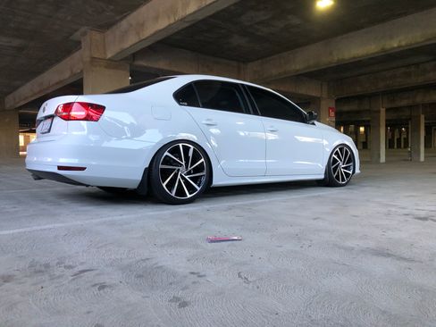 Used 2015 Volkswagen Jetta S image 2