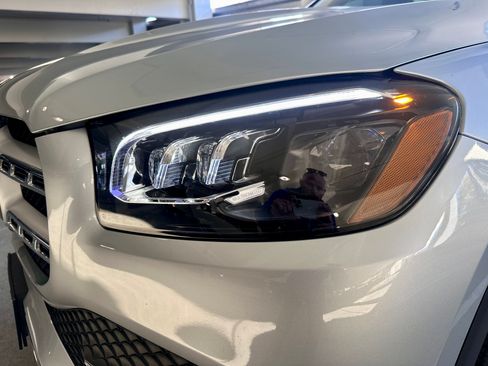 Used 2022 Mercedes-Benz GLS 450 4MATIC image 11