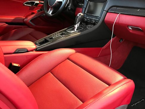 Used 2015 Porsche 911 Turbo S image 2