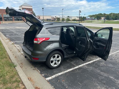 Used 2016 Ford Escape SE w/ Equipment Group 201A AWD/4WD image 11
