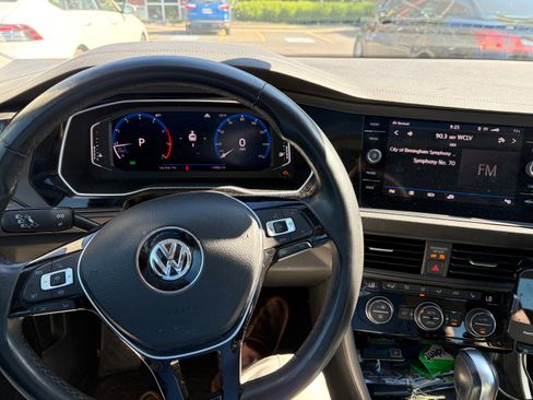 Used 2019 Volkswagen Jetta SEL w/ Cold Weather Package FWD image 7