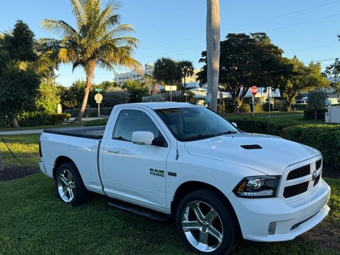 Used 2013 RAM 1500 R/T w/ Remote Start & Security Group image 2