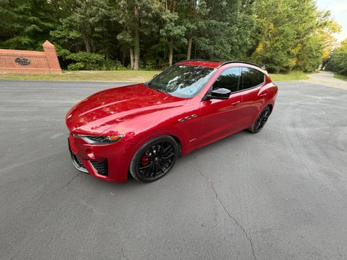 Used 2020 Maserati Levante GranSport AWD/4WD image 2