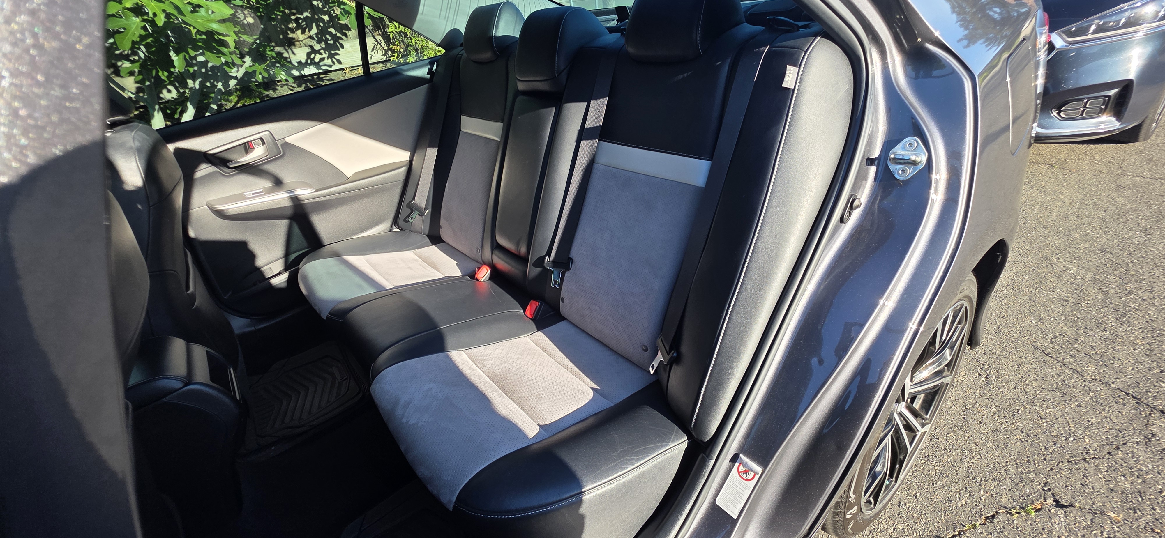 Used 2012 Toyota Camry SE w/ Leather Pkg FWD image 8