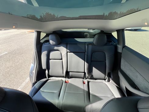 Used 2024 Tesla Model Y 2WD image 16