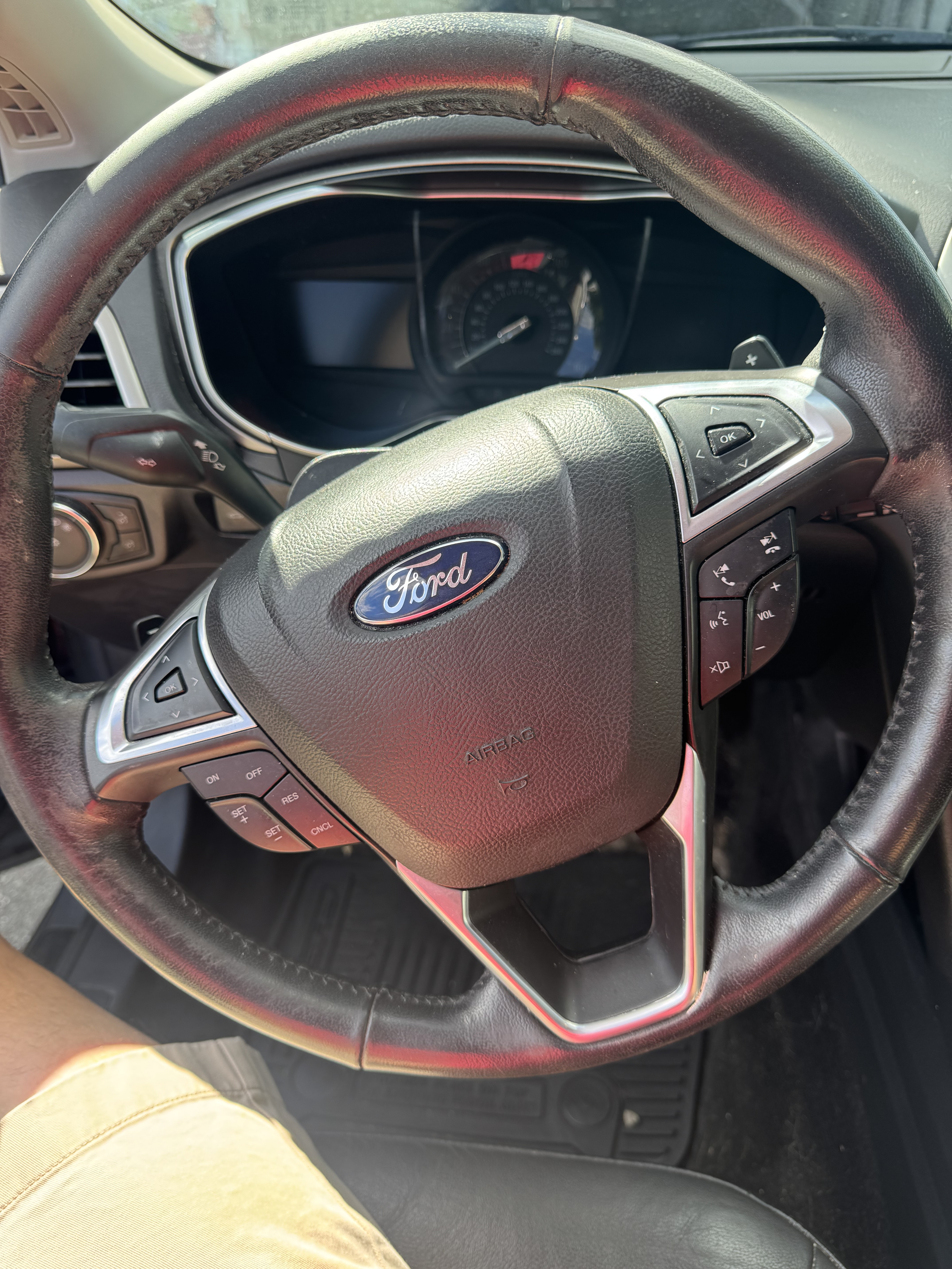 Used 2014 Ford Fusion SE w/ Equipment Group 202A FWD image 8