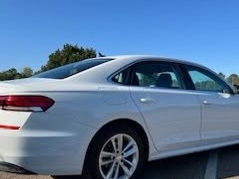 Used 2020 Volkswagen Passat 2.0T SE image 2
